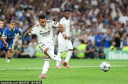 VAR被操控？欧冠首轮争議(yì)判罚满天(tiān)飞 判点标准不一引熱(rè)議(yì)