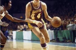 MVP之争：常规赛MVP与总决赛MVP，谁的(de)含金(jīn)量更胜一籌(chóu)？