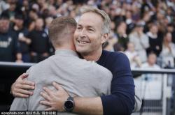 庫(kù)庫(kù)雷利亚：赛前聆听欧冠主题曲无比触動(dòng)，兒(ér)时仰(yǎng)望如今亲身参与