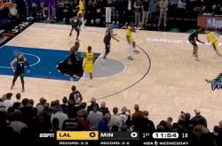 湖(hú)人绝杀！里夫斯压哨绝杀！排队給(gěi)拉(lā)拉(lā)维亚道歉...