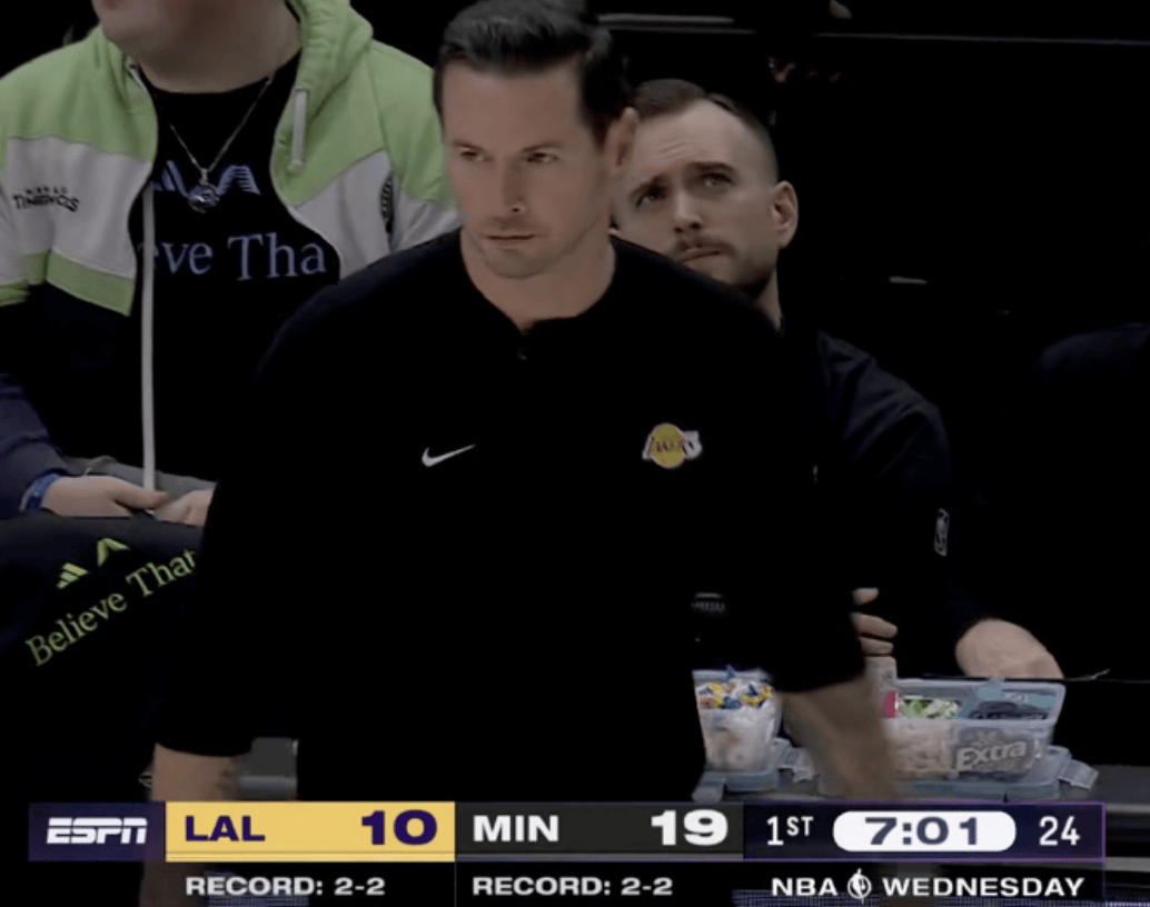 湖人绝杀！里夫斯压哨绝杀！排队给拉拉维亚道歉...