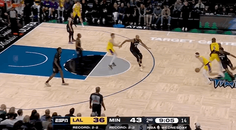 湖人绝杀！里夫斯压哨绝杀！排队给拉拉维亚道歉...