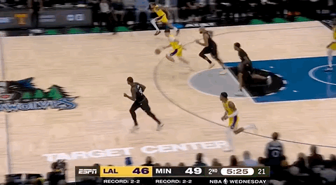 湖人绝杀！里夫斯压哨绝杀！排队给拉拉维亚道歉...