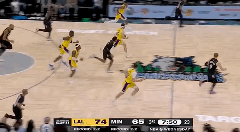 湖人绝杀！里夫斯压哨绝杀！排队给拉拉维亚道歉...