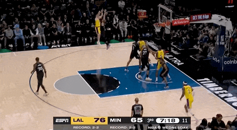 湖人绝杀！里夫斯压哨绝杀！排队给拉拉维亚道歉...