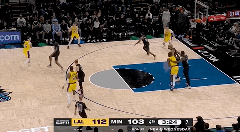 湖人绝杀！里夫斯压哨绝杀！排队给拉拉维亚道歉...