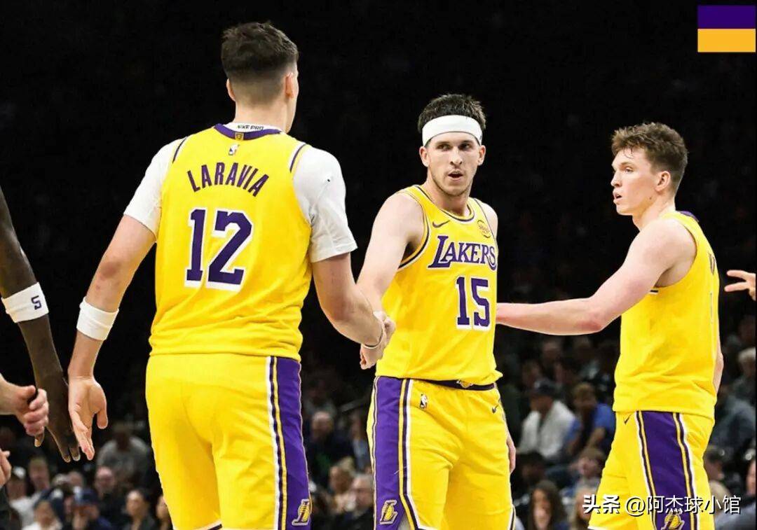 比肩科比!里夫斯压哨绝杀!厉害!