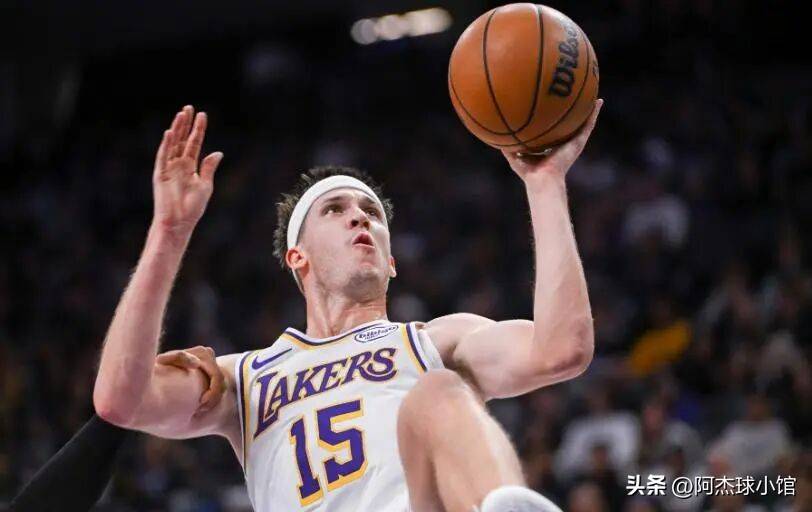 比肩科比!里夫斯压哨绝杀!厉害!