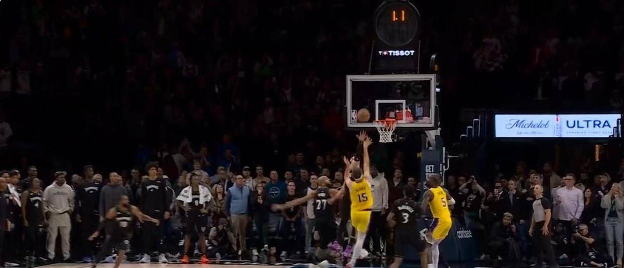 28+16!里夫斯压哨绝杀,湖人何去何从?