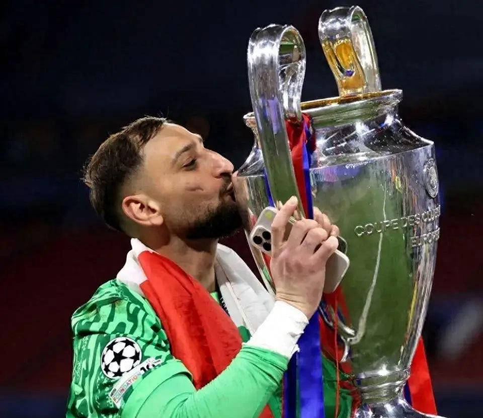 曼城引入欧洲杯、欧冠功勋门将！誉为门将界的马拉多纳