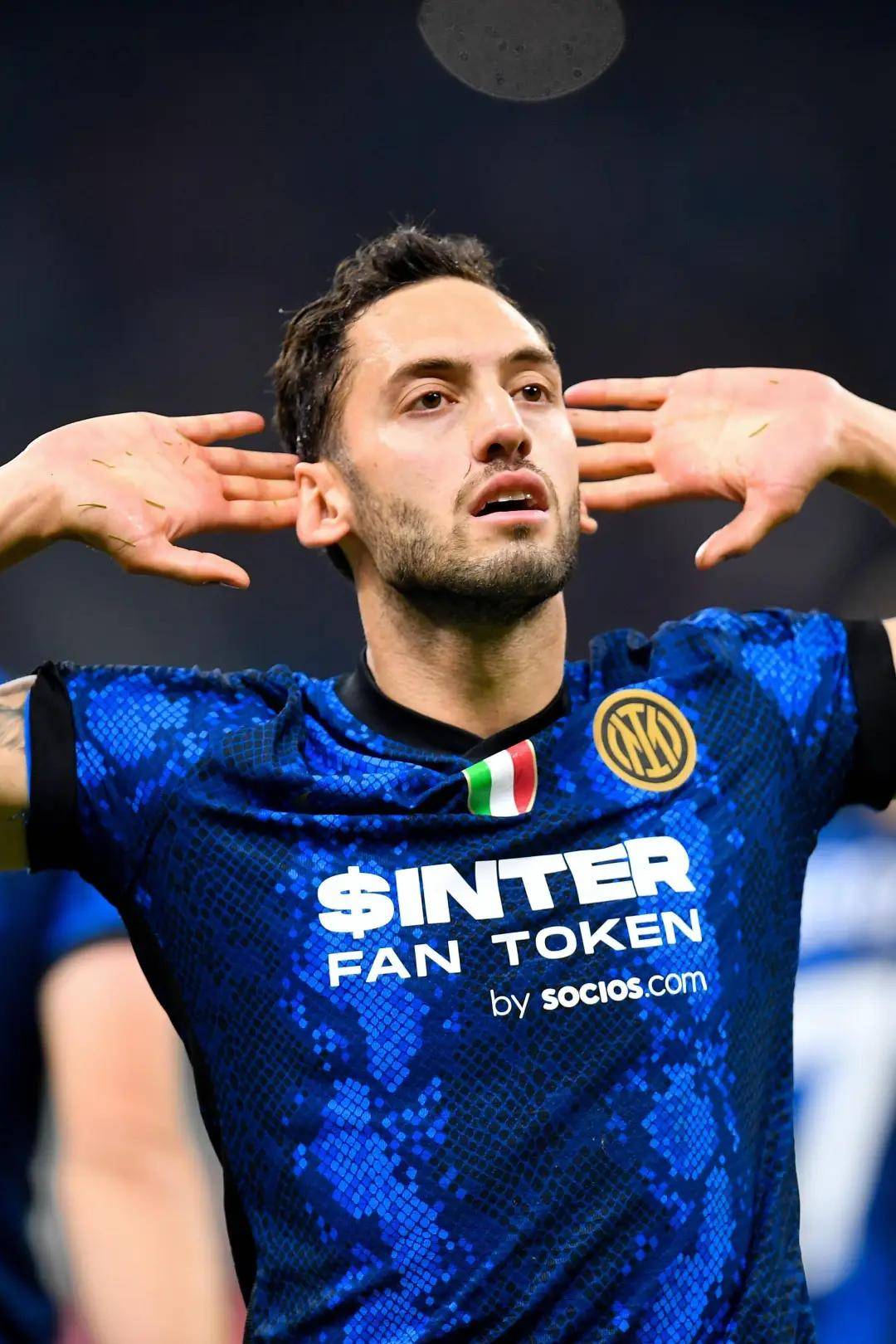 多变的恰尔汗奥卢！