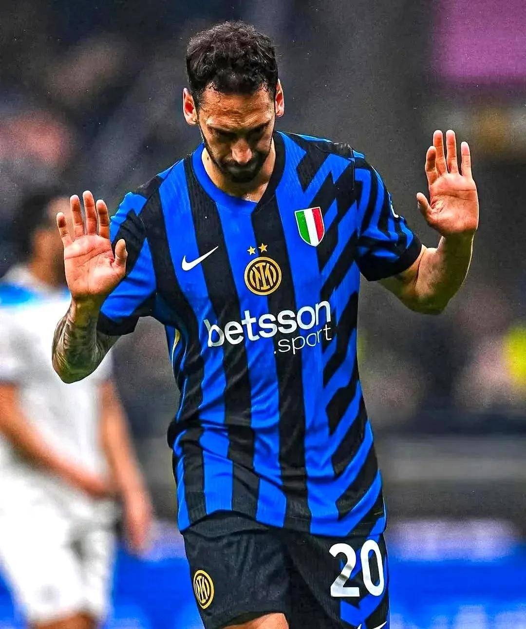 多变的恰尔汗奥卢！