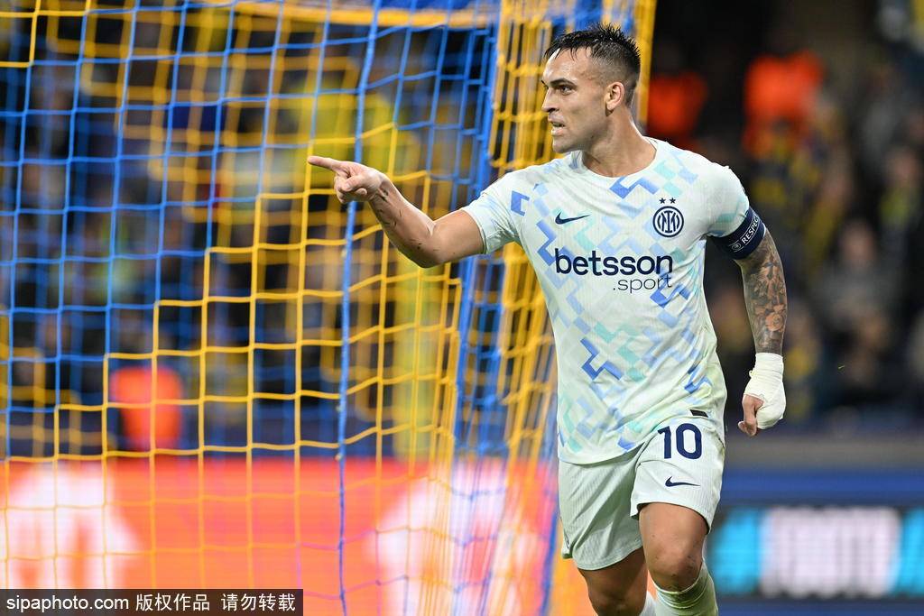 欧冠-劳塔罗传射+造点 邓弗里斯恰尔汗奥卢破门国米4-0