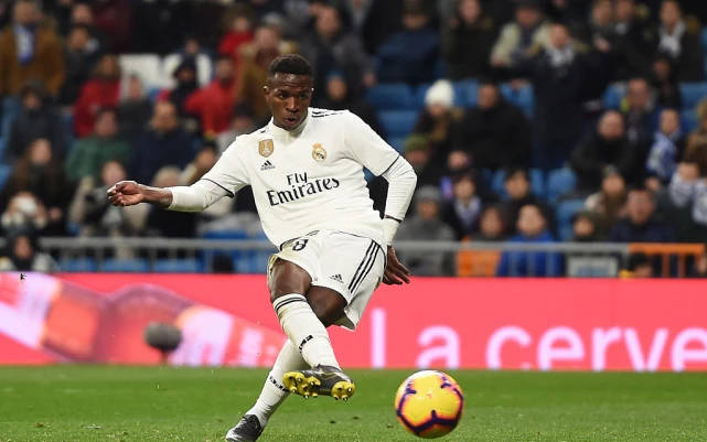 巴西球员欧冠射手榜前五：内马尔崭露头角