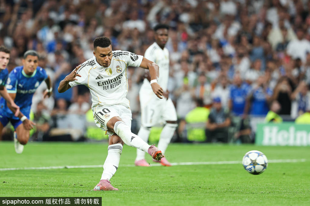 VAR被操控？欧冠首轮争议判罚满天飞 判点标准不一引热议