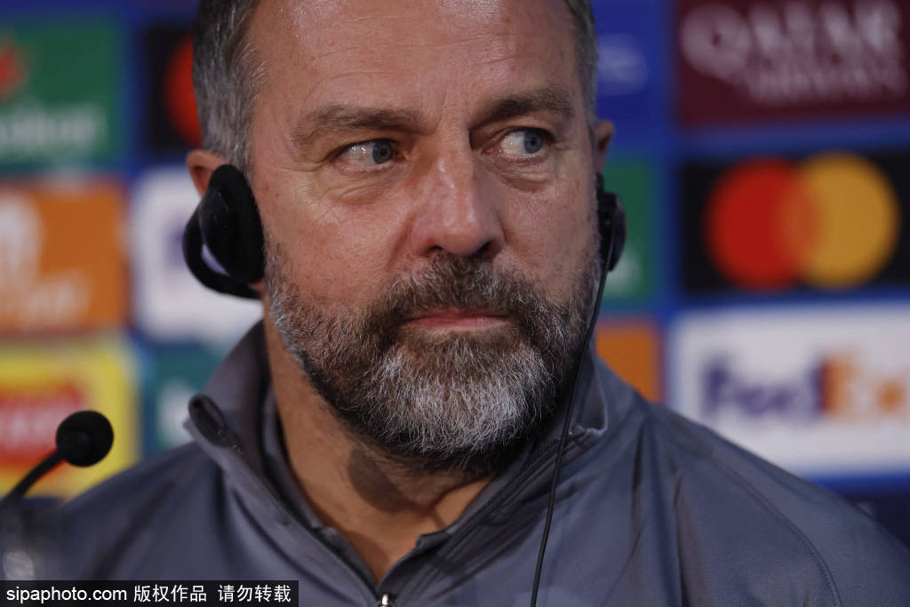 巴萨迎战法兰克福:弗里克与兰格里奥新闻发布会回顾,欧冠关键战一触即发