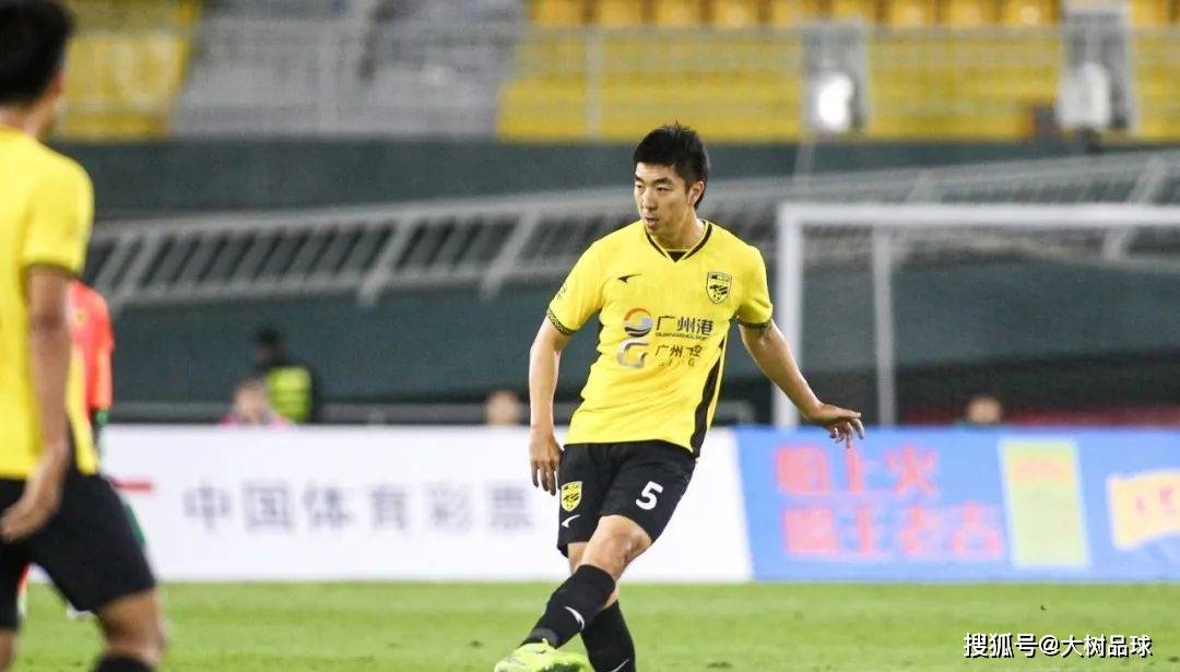 大鱼!中甲球队报价欧冠球队前锋:28岁1米9,欧冠11场1球