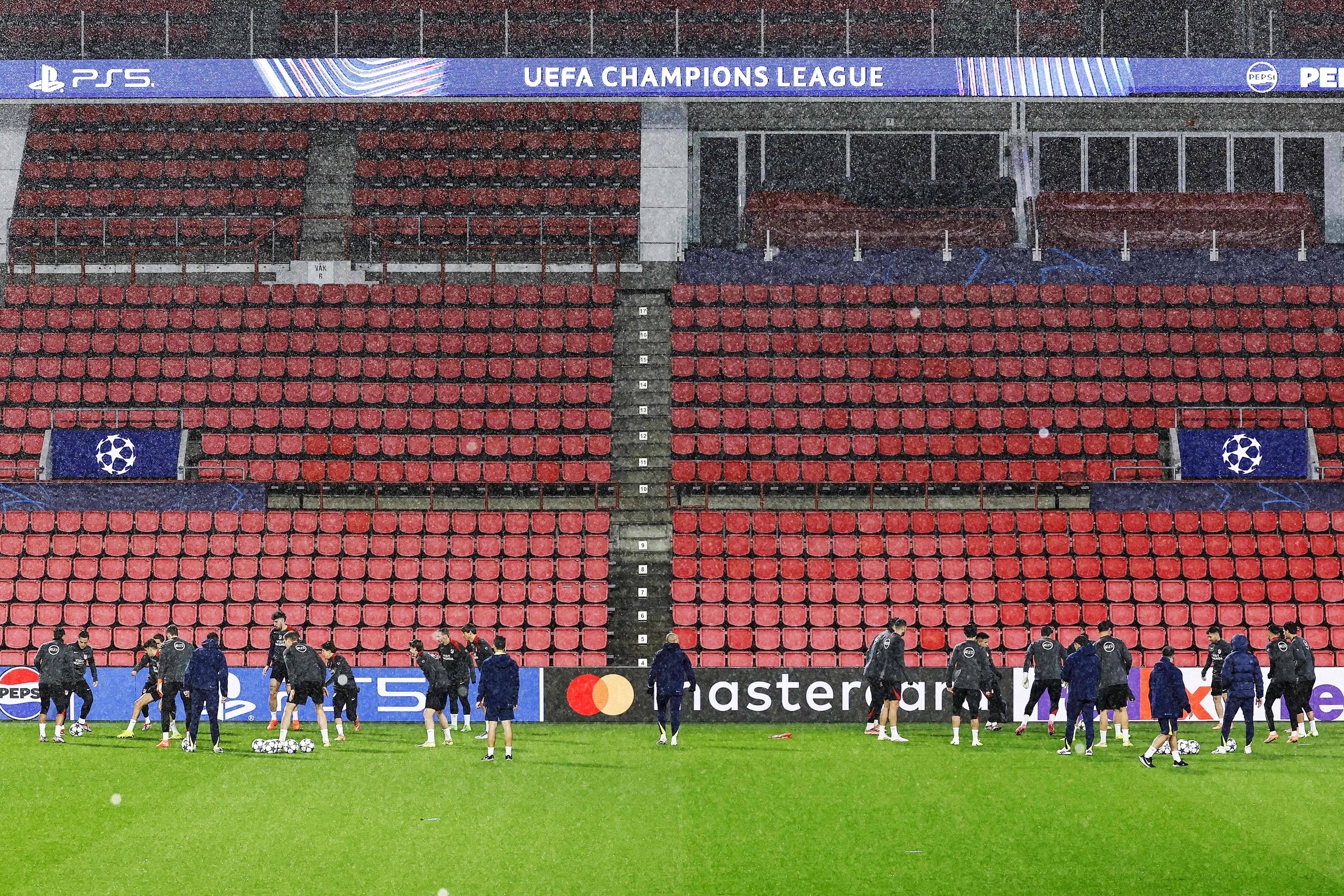 (外代二线)足球——欧冠联赛:马竞赛前备战