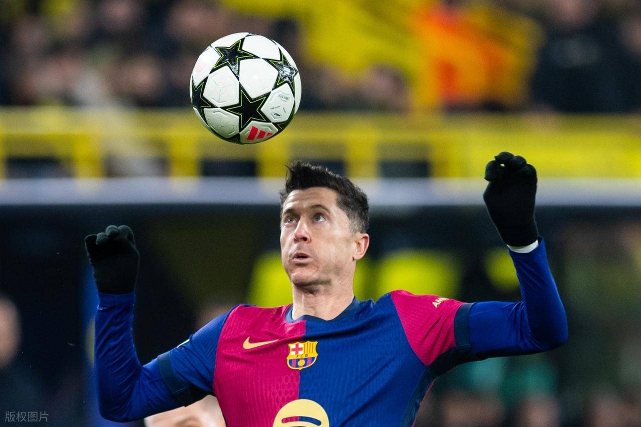 梅西这下放心了！莱万或离队梅西欧冠历史第二进球位置保住了